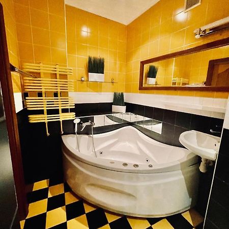 Apartment Near Zybitskaya Минск Экстерьер фото